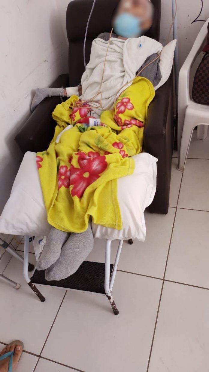 Idosos de 88 e 94 anos ficam internados em cadeiras em UPA sem leitos disponíveis em Natal