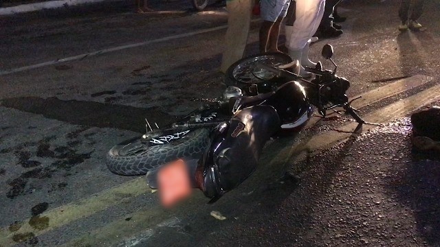 Duas pessoas morrem em acidente entre caminhão e moto na BR-226 no interior do RN