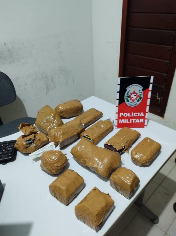 Polícia apreende drogas, celulares e moto após perseguição, em Sousa, no Sertão da PB