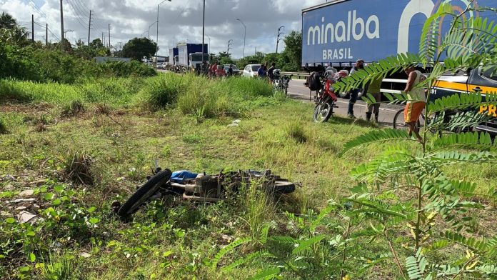 Corpo não identificado é encontrado às margens da BR-101, em João Pessoa