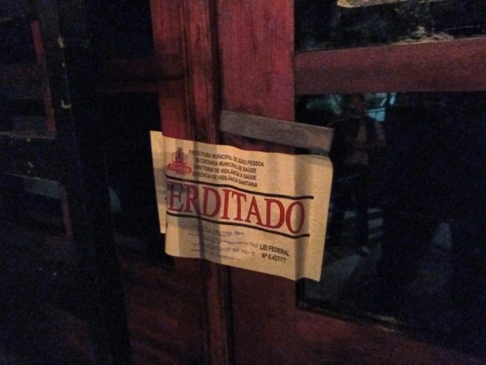 Dois bares são autuados e um deles é interditado em João Pessoa por causa de aglomeração