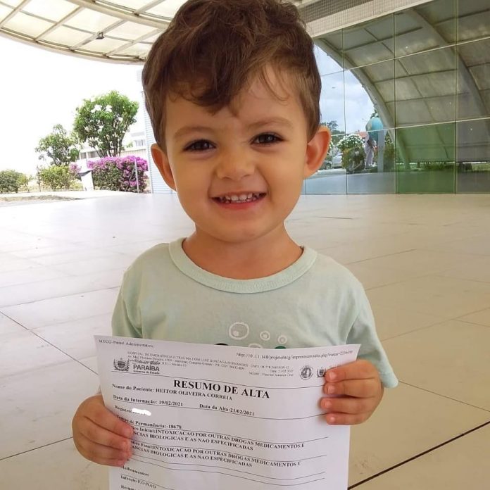 Menino de 2 anos recebe alta de UTI após ingerir líquido de colírio, em Campina Grande