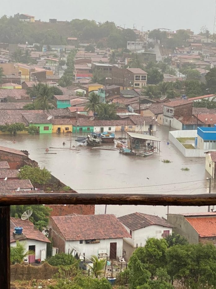Prefeitura aciona Defesa Civil após chuva alagar ruas e casas em Baía Formosa: ‘Verdadeiro dilúvio’