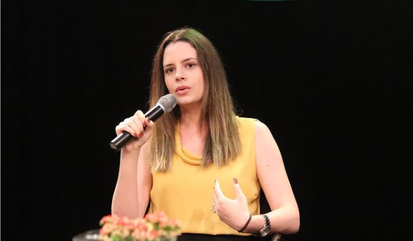 ‘Em Cuba, pacientes precisam levar comida de casa para o hospital’, diz youtuber cubana