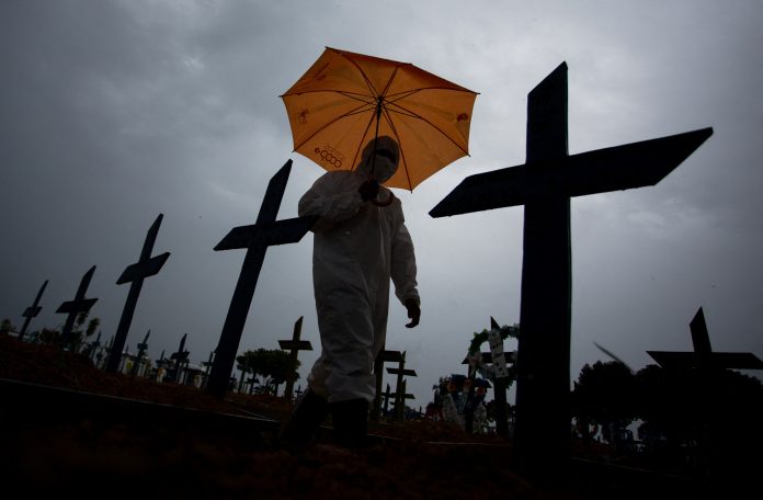 Brasil tem 30.484 mortes por Covid-19 em fevereiro, 2º maior número em toda a pandemia