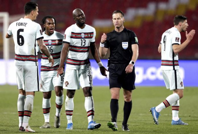 Árbitro pede desculpas por não validar gol de Cristiano Ronaldo nas Eliminatórias