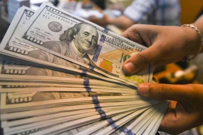 Dólar e Bolsa sobem com cenário externo e expectativa por aprovação de PEC