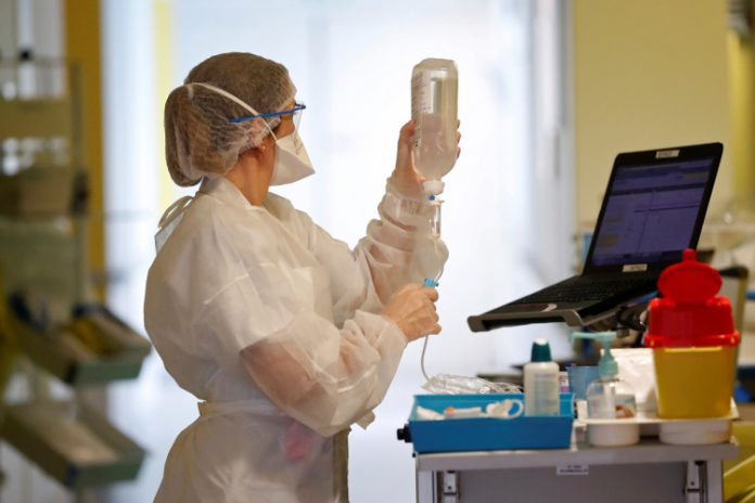 ‘Tendência é preocupante e possibilidade de colapso é real’, afirma Claudio Lottenberg