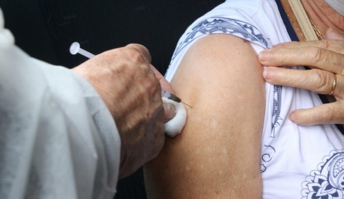 João Pessoa vai usar vacinas que estavam armazenadas para 2ª dose para ampliar imunização