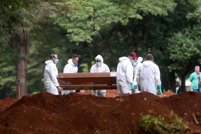 Brasil bate recorde com 2.841 mortes por Covid-19 em 24h
