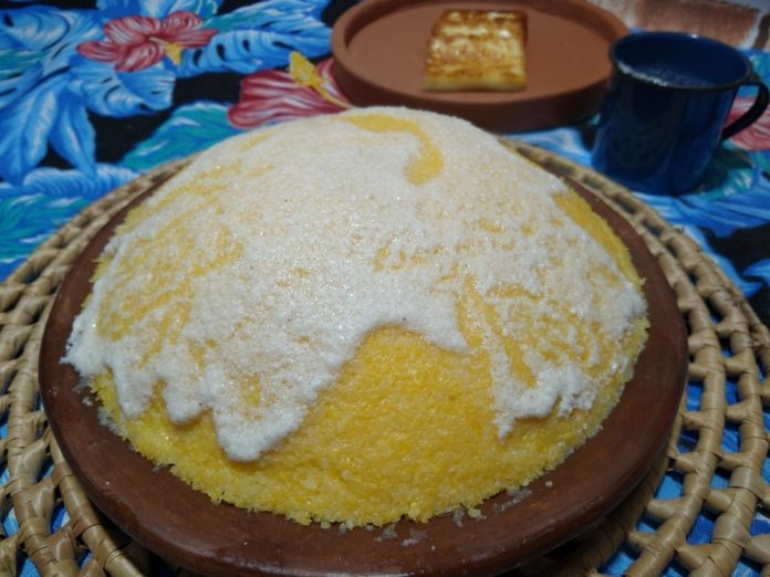 Veja a receita de cuscuz recheado com carne de sol feito no pano de prato