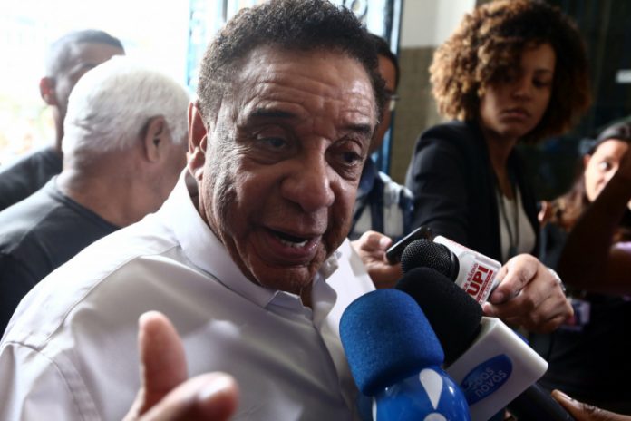 Com Covid-19, Agnaldo Timóteo é intubado no Rio