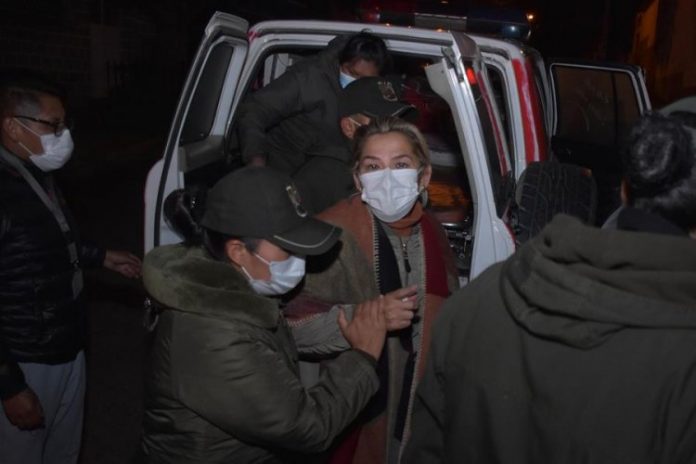 Ex-presidente da Bolívia, Jeanine Áñez é transferida de prisão