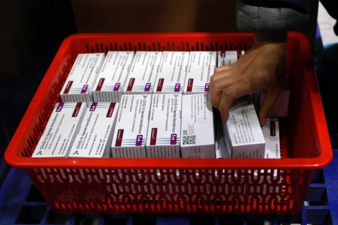 Europa investiga ligação entre casos de trombose e vacina da AstraZeneca