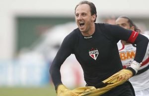 Dez anos após centésimo gol, Rogério Ceni deixa de ser ídolo só do São Paulo