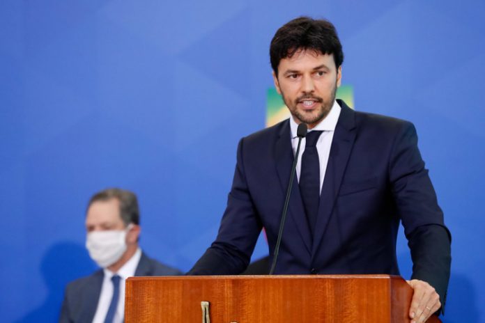 Brasil não excluiu a China da rede 5G do governo, diz Fábio Faria