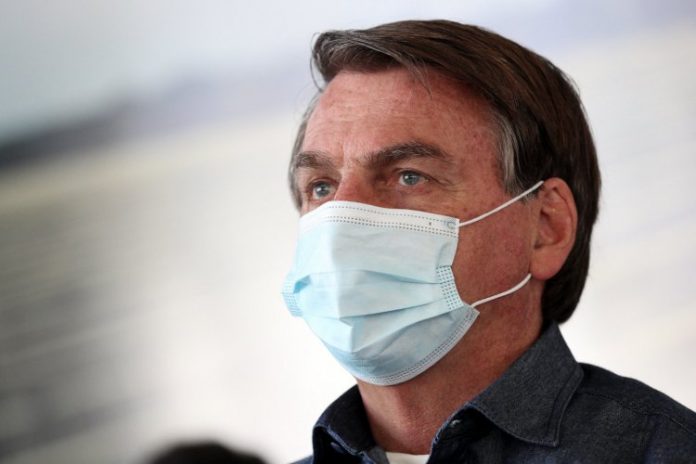 ‘Imoral, irresponsável e desonesto’, diz padre sobre postura de Bolsonaro na pandemia