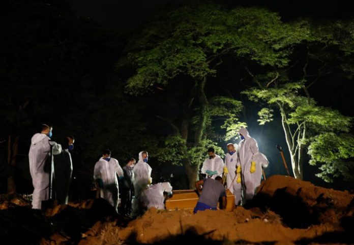 Empregos só serão preservados se o Brasil parar de registrar recordes de mortes