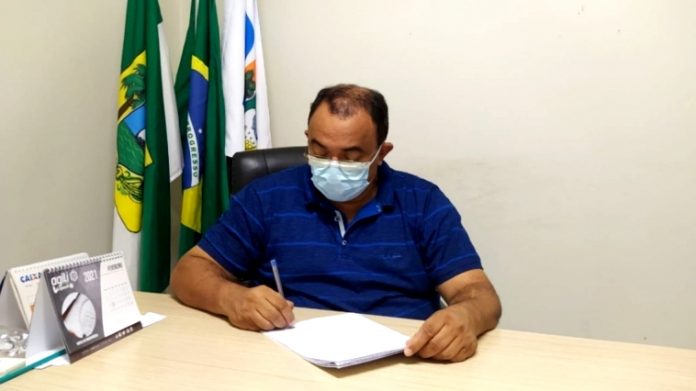 Governo Salomão anuncia 600 horas de cortes de Terra para os produtores rurais felipenses.