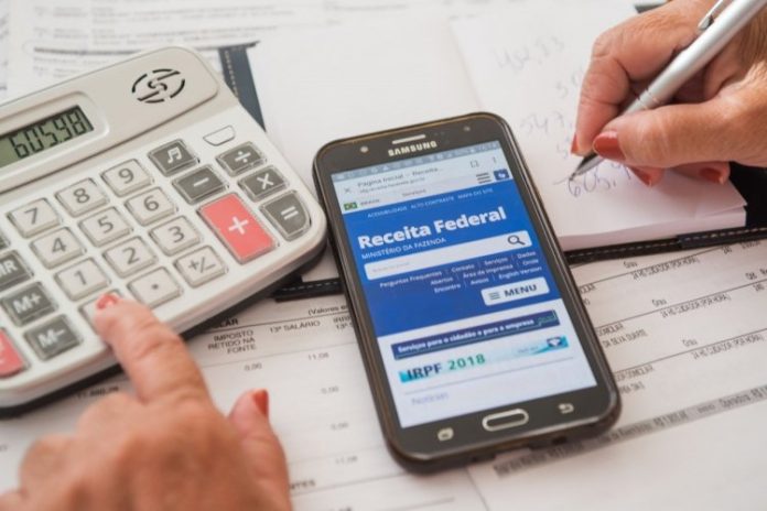 IR 2021: Mais de 430 mil contribuintes fazem declaração no primeiro dia de entrega
