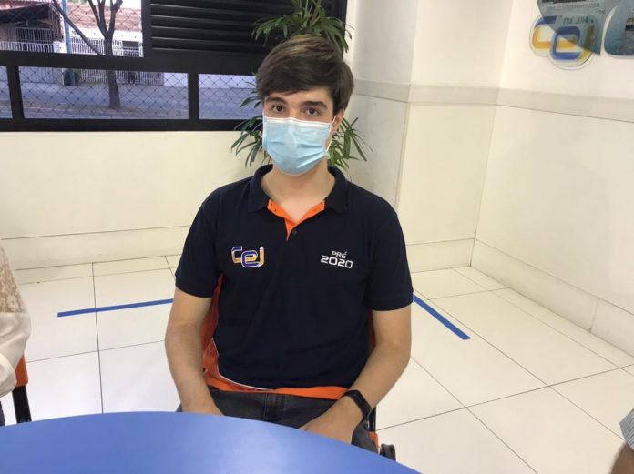 ‘Fazia pelo menos uma redação por semana’, diz estudante potiguar de 17 anos que tirou nota mil no Enem