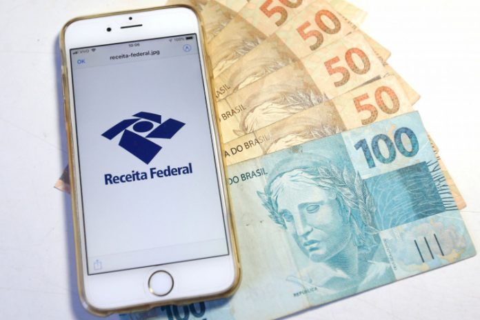 Cerca de 3 milhões de brasileiros que receberam o auxílio emergencial terão que devolver as parcelas