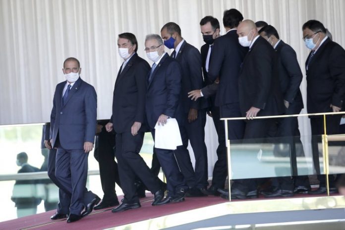 Augusto Nunes: ‘Governadores que apostaram no vírus chinês como aliado eleitoral quebraram a cara’