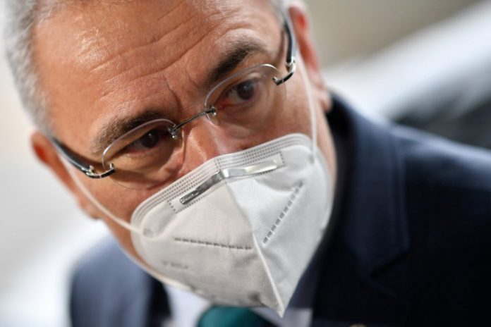 Augusto: Queiroga deve continuar compra de vacinas e dar lição a quem nega que governo está atuando