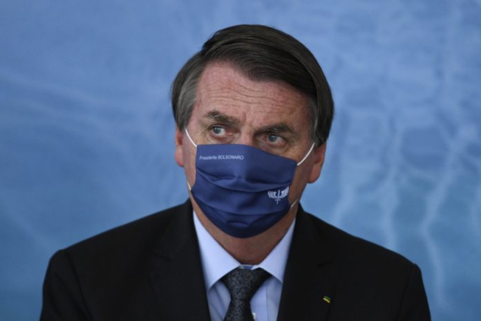 Bolsonaro comanda reunião para discutir combate nacional à Covid-19