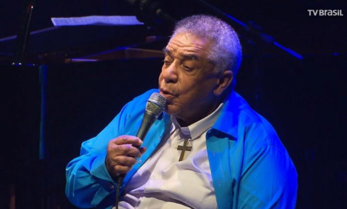 Em estado grave, cantor Agnaldo Timóteo segue internado na UTI com Covid-19