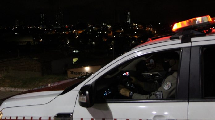 Bar é fechado por causar aglomeração e dono multado em R$ 5 mil em Campina Grande