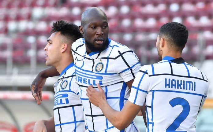 Com show da dupla Lukaku e Lautaro, Inter vence Torino e dispara no Italiano