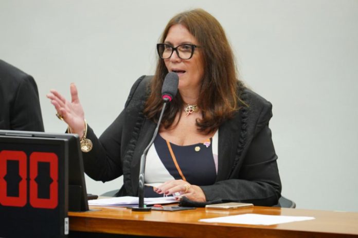 Deputados querem retomar discussão sobre voto impresso nesta semana