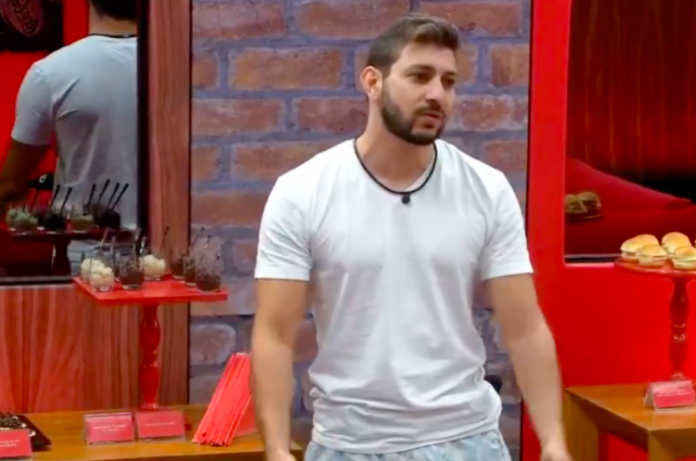 Caio, do ‘BBB 21’, fica indignado após assistir documentário sobre tutela de Britney: ‘É muito fácil julgar’