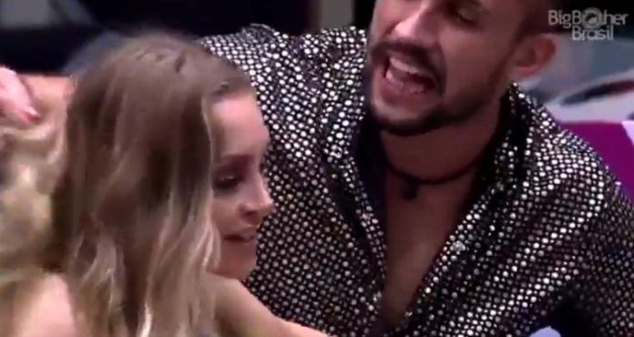 Carla Diaz e Arthur brigam na festa do ‘BBB21’ e fãs acusam assédio