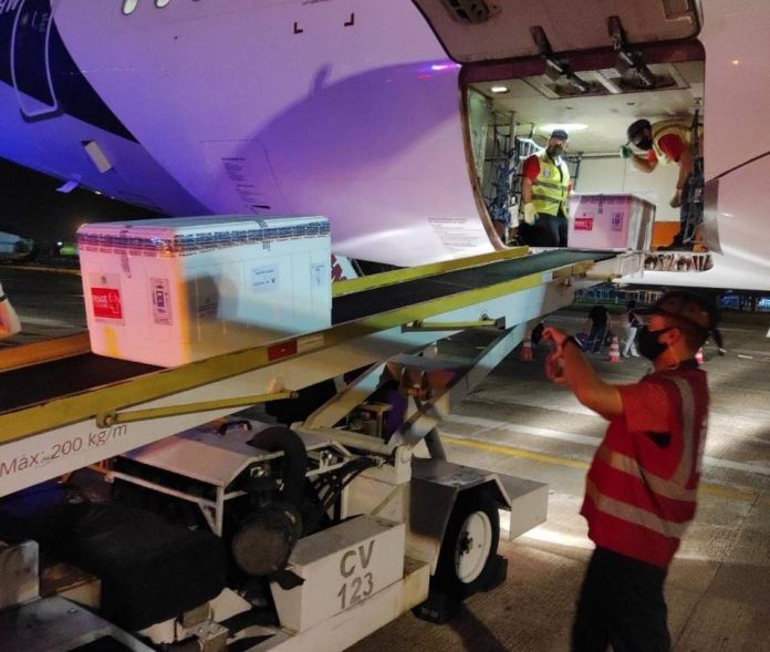 Paraíba distribui 56,4 mil doses da CoronaVac, e municípios podem vacinar idosos de 75 anos ou mais