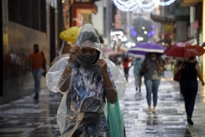 Chuva causa pontos de alagamento, mas deve dar trégua nos próximos dias