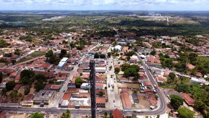 Conde mantém toque de recolher e proíbe entrada de veículos de transporte intermunicipal