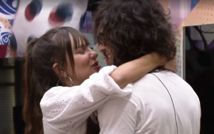 ‘BBB 21’: Fuik e Thaís são pressionados pelos brothers e se beijam novamente