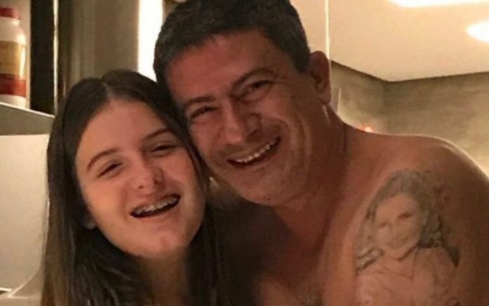 Ex-mulher de Tom Veiga diz que filha soube da morte do pai pela internet: ‘Foi muito doído’
