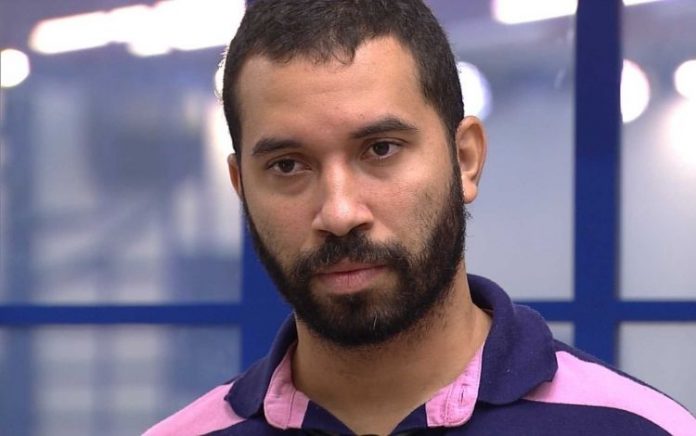 Gilberto impressiona ao mudar o visual após eliminação de Sarah do ‘BBB 21’; confira