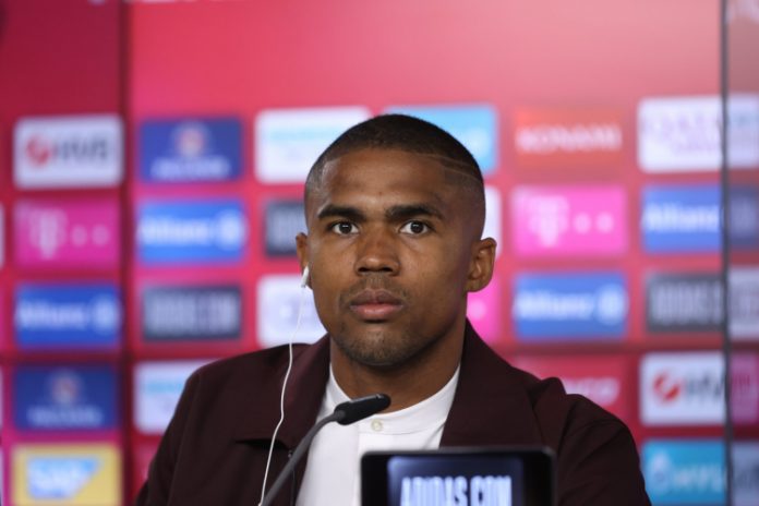 Após contratação de Rafinha, Renato Gaúcho revela conversas com Douglas Costa