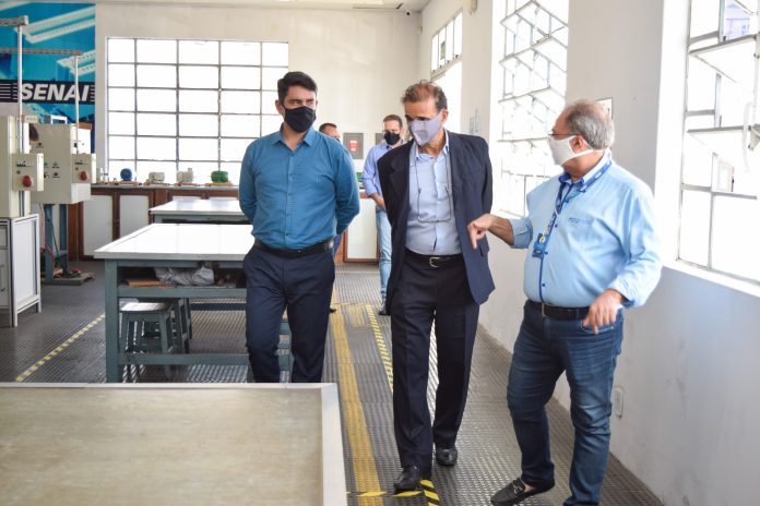 Em visita a Campina Grande, representante do exército conhece projetos relacionados a soluções digitais