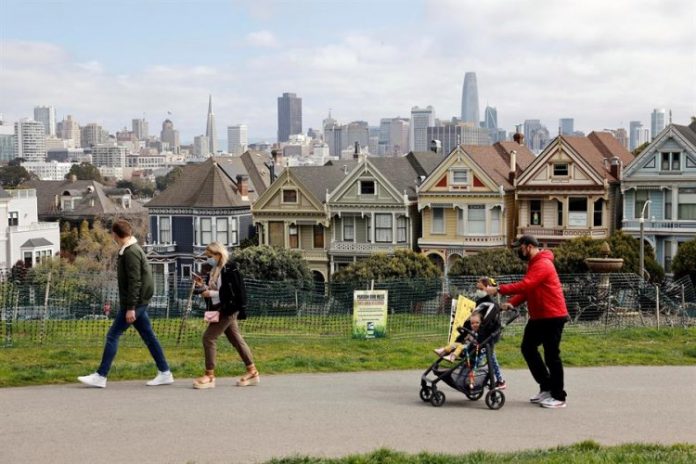 EUA aplicaram mais de 100 milhões de doses da vacina contra Covid-19