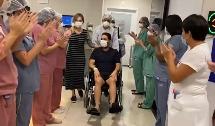 ‘Maior superação da minha vida’, diz cantor Edson ao deixar UTI de Covid-19