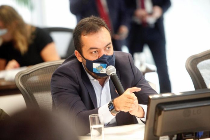 Governo do Rio comprará 5 milhões de doses de vacina contra Covid-19