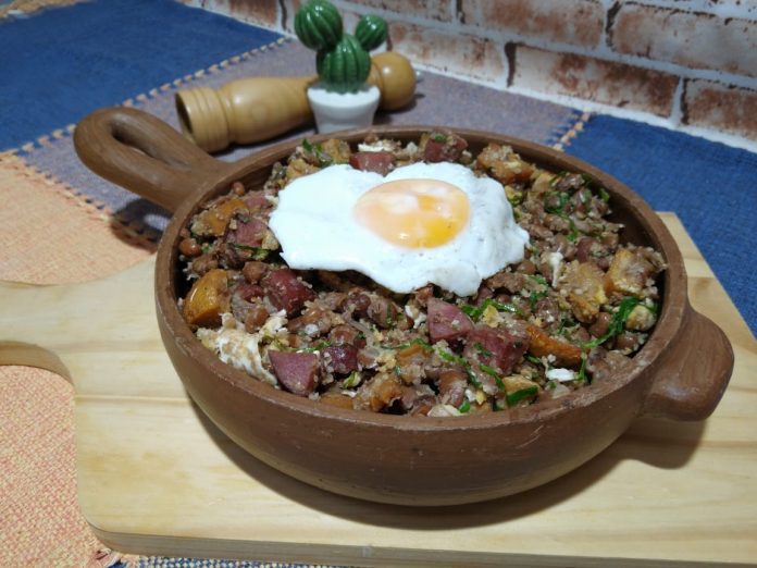 Aprenda a fazer um delicioso feijão tropeiro