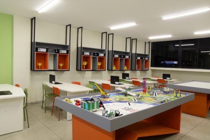 Escola SESI abre inscrições para aulas de robótica para crianças e idosos em Campina Grande; saiba como participar