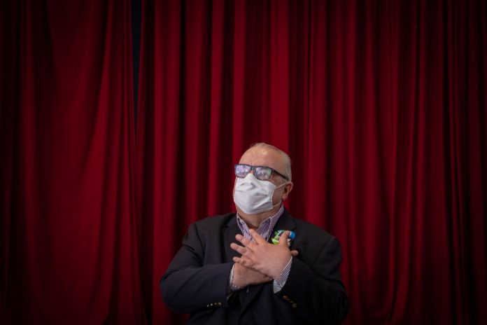 Após decretar lockdown, prefeito de Curitiba culpa desrespeito às normas sanitárias