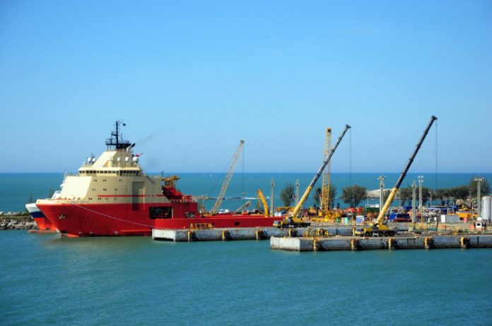 Petrobras reduz R$ 0,11 do preço da gasolina e diesel